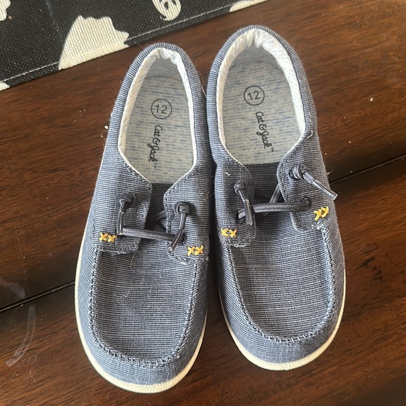 Cat and Jack slip on shoes - Picture 2 of 3